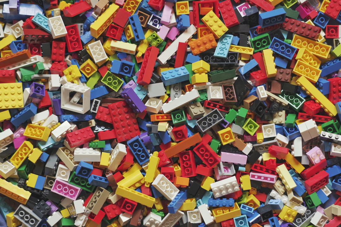 https://unsplash.com/photos/yellow-red-blue-and-green-lego-blocks-kn-UmDZQDjM